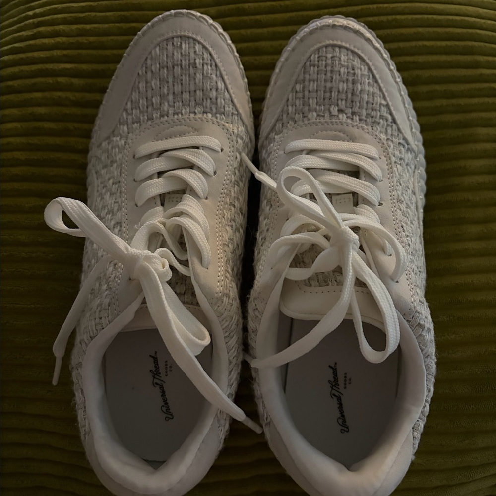 Universal Thread White and Gray Textured mesh Sneakers
